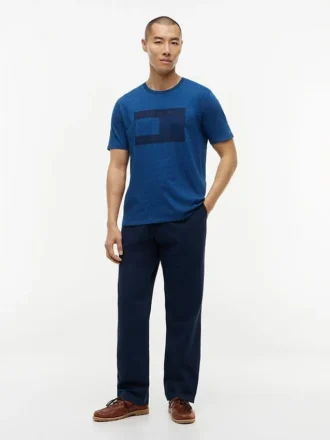 Indigo-gefärbtes T-Shirt mit Flaggenlogo