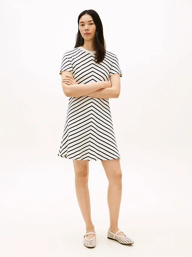 Interlock-Kleid mit Chevron-Streifen Interlock-Kleid mit Chevron-Streifen