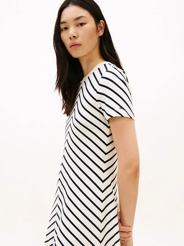 Interlock-Kleid mit Chevron-Streifen Interlock-Kleid mit Chevron-Streifen