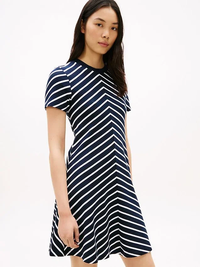 Interlock-Kleid mit Chevron-Streifen Interlock-Kleid mit Chevron-Streifen