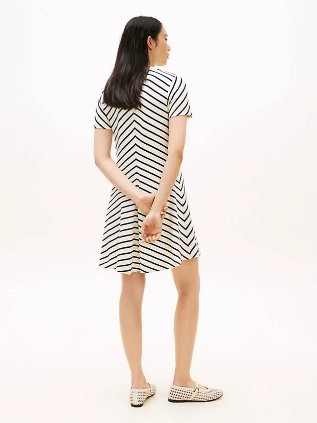 Interlock-Kleid mit Chevron-Streifen Interlock-Kleid mit Chevron-Streifen