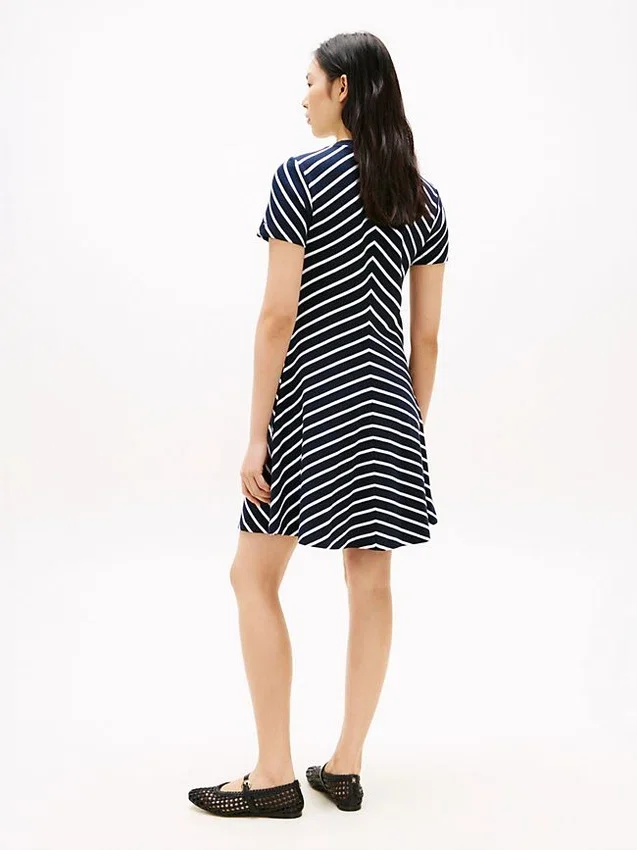 Interlock-Kleid mit Chevron-Streifen Interlock-Kleid mit Chevron-Streifen