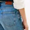 Jeans mit mittlerer Leibhöhe und geradem, lockerem Schnitt Jeans mit mittlerer Leibhöhe und geradem, lockerem Schnitt