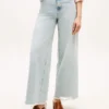 Jeans mit unversäubertem Saum, hoher Taille und weitem Bein Jeans mit unversäubertem Saum, hoher Taille und weitem Bein