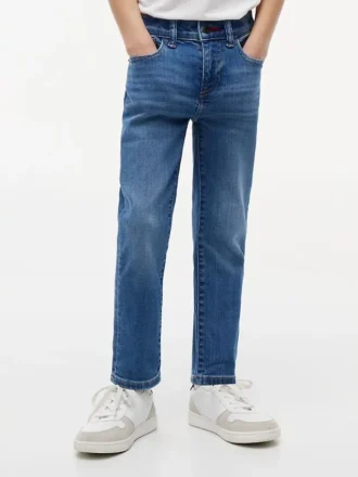 Kinder-Jeans in gerader Passform