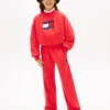 Kinder-Jogginghose mit gewelltem Flaggenlogo Kinder-Jogginghose mit gewelltem Flaggenlogo