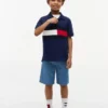 Kinder-Polohemd mit Farbblock-Flaggenmuster aus Stretch Kinder-Polohemd mit Farbblock-Flaggenmuster aus Stretch