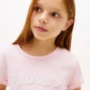 Kinder-T-Shirt mit Hilfiger-Logo und Krawatten vorne Kinder-T-Shirt mit Hilfiger-Logo und Krawatten vorne