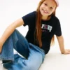 Kinder-T-Shirt mit mehrfarbigem Hilfiger-Logo Kinder-T-Shirt mit mehrfarbigem Hilfiger-Logo