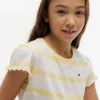 Kinder-T-Shirt mit Streifen und Rüschen an den Ärmeln Kinder-T-Shirt mit Streifen und Rüschen an den Ärmeln