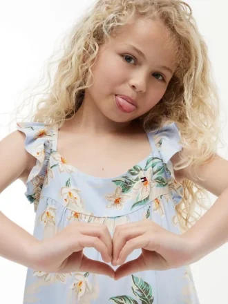 Kinderkleid mit Blumenmuster und Rüschen