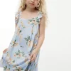 Kinderkleid mit Blumenmuster und Rüschen