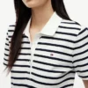 Klassisch geschnittenes, gestreiftes Stretch-Piqué-Polo Klassisch geschnittenes, gestreiftes Stretch-Piqué-Polo