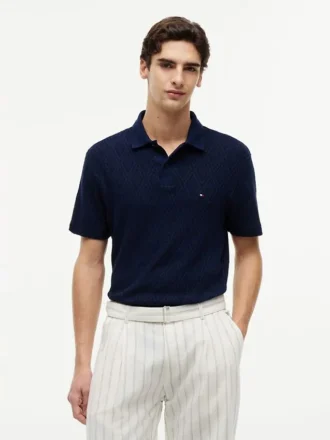 Klassisch geschnittenes Polohemd aus strukturiertem Jacquard