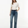 Klassische Straight-Jeans mit hoher Leibhöhe Klassische Straight-Jeans mit hoher Leibhöhe