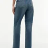 Klassische Straight-Jeans mit hoher Leibhöhe Klassische Straight-Jeans mit hoher Leibhöhe