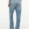 Klassische Straight-Jeans mit hoher Leibhöhe