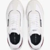 Klassischer Laufsneaker aus Wildleder Klassischer Laufsneaker aus Wildleder
