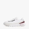 Klassischer Laufsneaker aus Wildleder Klassischer Laufsneaker aus Wildleder