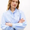 Kurz geschnittenes Oxford-Hemd mit Rüschenbesatz Kurz geschnittenes Oxford-Hemd mit Rüschenbesatz