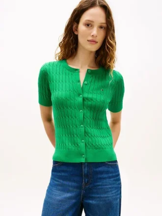 Kurzärmelige Strickjacke mit Zopfmuster