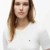Kurzärmelige Strickjacke mit Zopfmuster Kurzärmelige Strickjacke mit Zopfmuster