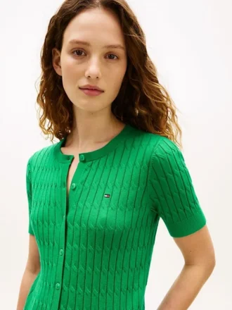 Kurzärmelige Strickjacke mit Zopfmuster