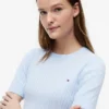 Kurzärmeliger Pullover mit Zopfmuster Kurzärmeliger Pullover mit Zopfmuster