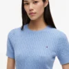 Kurzärmeliger Pullover mit Zopfmuster Kurzärmeliger Pullover mit Zopfmuster