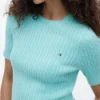 Kurzärmeliger Pullover mit Zopfmuster Kurzärmeliger Pullover mit Zopfmuster