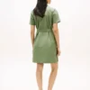 Kurzärmeliges Utility-Shirtkleid mit Gürtel Kurzärmeliges Utility-Shirtkleid mit Gürtel