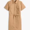 Kurzärmeliges Utility-Shirtkleid mit Gürtel Kurzärmeliges Utility-Shirtkleid mit Gürtel