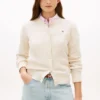 Leichte Strickjacke mit Zopfmuster Leichte Strickjacke mit Zopfmuster
