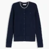 Leichte Strickjacke mit Zopfmuster Leichte Strickjacke mit Zopfmuster