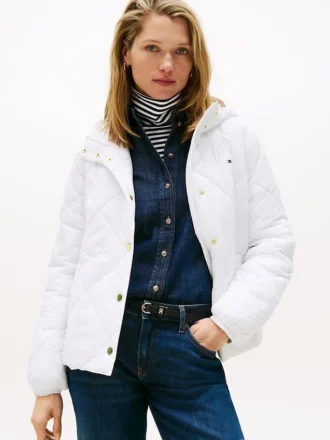 Leichte, wattierte Steppjacke mit Kapuze Leichte, wattierte Steppjacke mit Kapuze