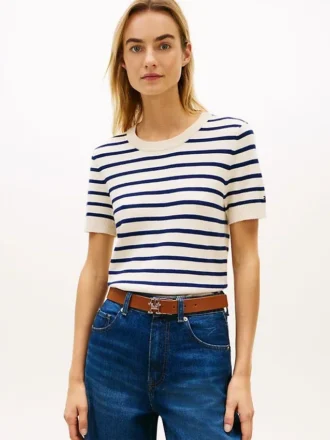 Leichter Kurzarm-Pullover mit Streifen auf Shorts