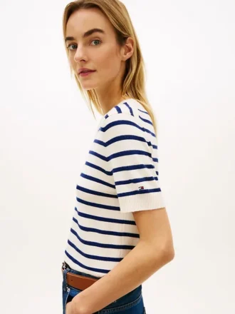 Leichter Kurzarm-Pullover mit Streifen auf Shorts