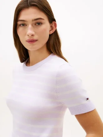 Leichter Kurzarm-Pullover mit Streifen auf Shorts