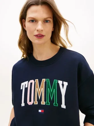 Mehrfarbiges Sweatshirt mit Tommy-Logo im College-Stil