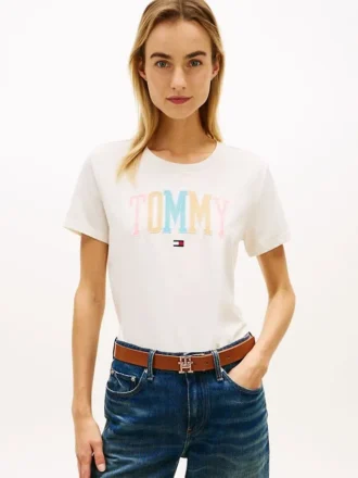 Mehrfarbiges T-Shirt mit Tommy-Logo im College-Stil