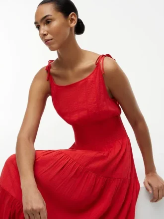 Midi-Kleid aus Seersucker mit Stufen