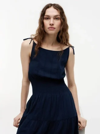 Midi-Kleid aus Seersucker mit Stufen