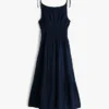 Midi-Kleid aus Seersucker mit Stufen