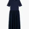 Midi-Kleid aus verschiedenen Materialien mit halben Ärmeln Midi-Kleid aus verschiedenen Materialien mit halben Ärmeln