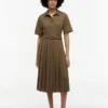 Midi-Kleid aus verschiedenen Materialien mit Plissee Midi-Kleid aus verschiedenen Materialien mit Plissee