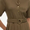 Midi-Kleid aus verschiedenen Materialien mit Plissee Midi-Kleid aus verschiedenen Materialien mit Plissee