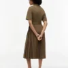 Midi-Kleid aus verschiedenen Materialien mit Plissee Midi-Kleid aus verschiedenen Materialien mit Plissee