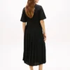 Midi-Kleid aus verschiedenen Materialien mit Plissee Midi-Kleid aus verschiedenen Materialien mit Plissee