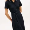 Midi-Polokleid mit Gürtel und Zierstreifen Midi-Polokleid mit Gürtel und Zierstreifen