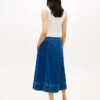 Midi-Rock aus Denim mit hoher Taille und ausgestelltem Schnitt Midi-Rock aus Denim mit hoher Taille und ausgestelltem Schnitt